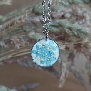 Srebrna zawieszka srebrny wisiorek naszyjnik żywica z żywicy kwiaty z kwiatami suszone prawdziwe kwiaty białe kwiaty z gipsówką delikatna niezapominajki niezapominajka
