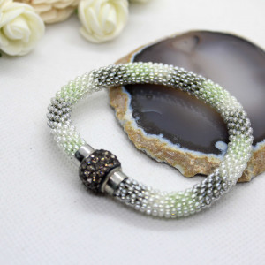 cieniowana bransoletka zapinana na magnes