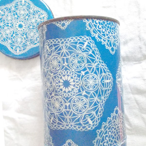 vintage puszki kuchenne, prl puszki, niebieskie puszki do kuchni, stara puszka prl, prl pojemnik do kuchni, vintage puszka prl, niebieska puszka prl