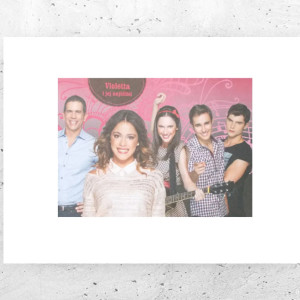 małe plakaty z filmów, Violetta plakaty A4, plakat z serialu Violetta, Violetta aktorzy plakat 21x30, filmowe plakaty dla nastolatki, fajne plakaty pop kultura, Violetta poster 21x30, obrazek