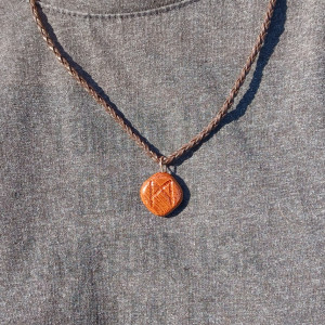 Wisiorek runa nordycka - Mannaz