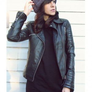 Szara czapka handmade z wełną