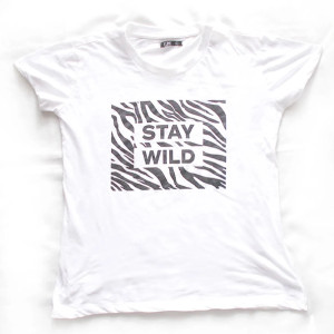 nowa koszulka damska xl, czarno biała koszulka xl, xl tshirt z nadrukiem, fajna koszulka z bawełny, bawełniana koszulka xl, biała koszulka z czarnym wzorem, damska koszulka z napisami t-shirt