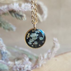 złota zawieszka złoty wisiorek naszyjnik żywica z żywicy kwiaty z kwiatami suszone prawdziwe  kwiaty czarna retro vintage