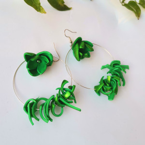 Kolczyki  zielone metaliczne kwiaty