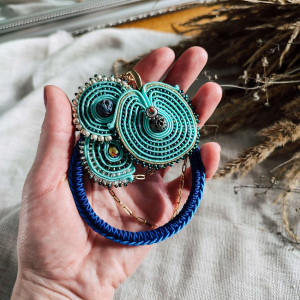 Niebieski unikalny naszyjnik sutasz