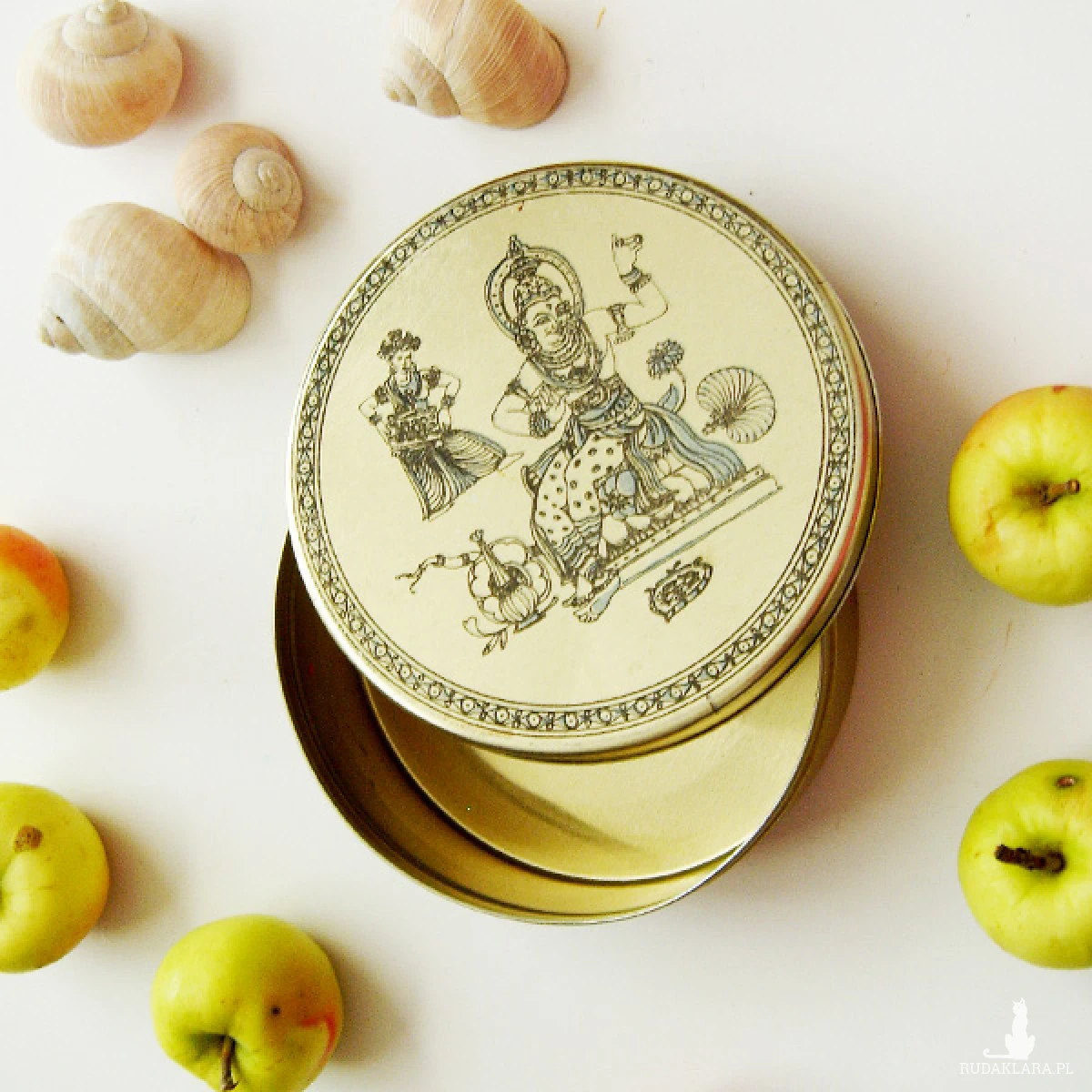 vintage pudełko na herbatę, retro pudełko, indyhskie pudełko, vintage opakowanie, vintage puszka, prl puszka na herbatę, retro puszka