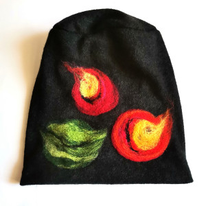 Czapka wełniana filcowana  zimowa handmade w kwiaty