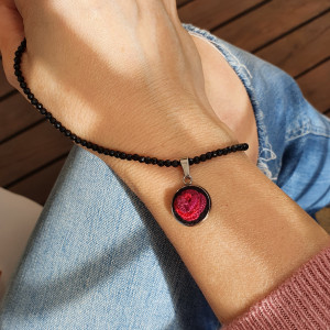 Naszyjnik róża i czarne spinele.