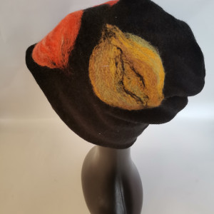 Czapka wełniana filcowana  zimowa handmade w kwiaty