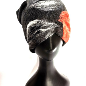 Czapka wełniana filcowana  zimowa handmade w kwiaty