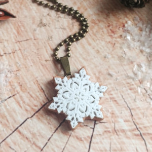 naszyjnik pierniczek świąteczny śnieżynka