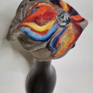 Czapka wełniana filcowana  zimowa handmade w kwiaty