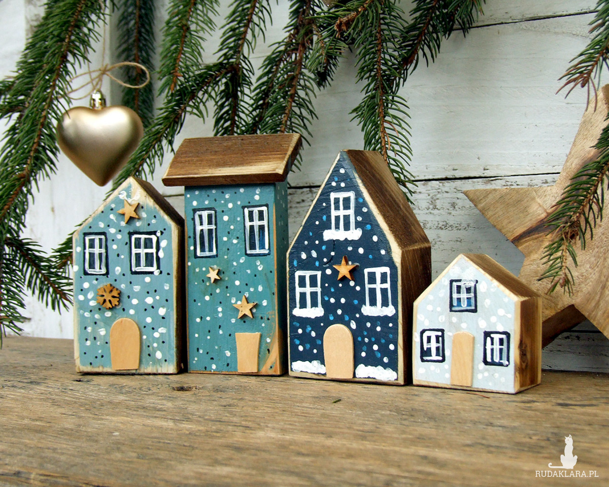 Zestaw 5 drewnianych domków - niebieski, granatowy, biały, naturalny