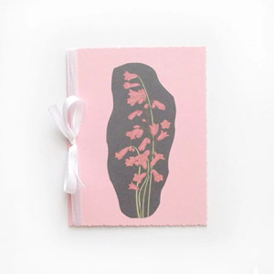 różowa kartka z kwiatkami, pastelowe kartki okolicznościowe, boho kartki na różne okazje, kwiatki kartka, kartka z kwiatami, fajne kartki bez tekstu, kwiaty kartki bez życzeń