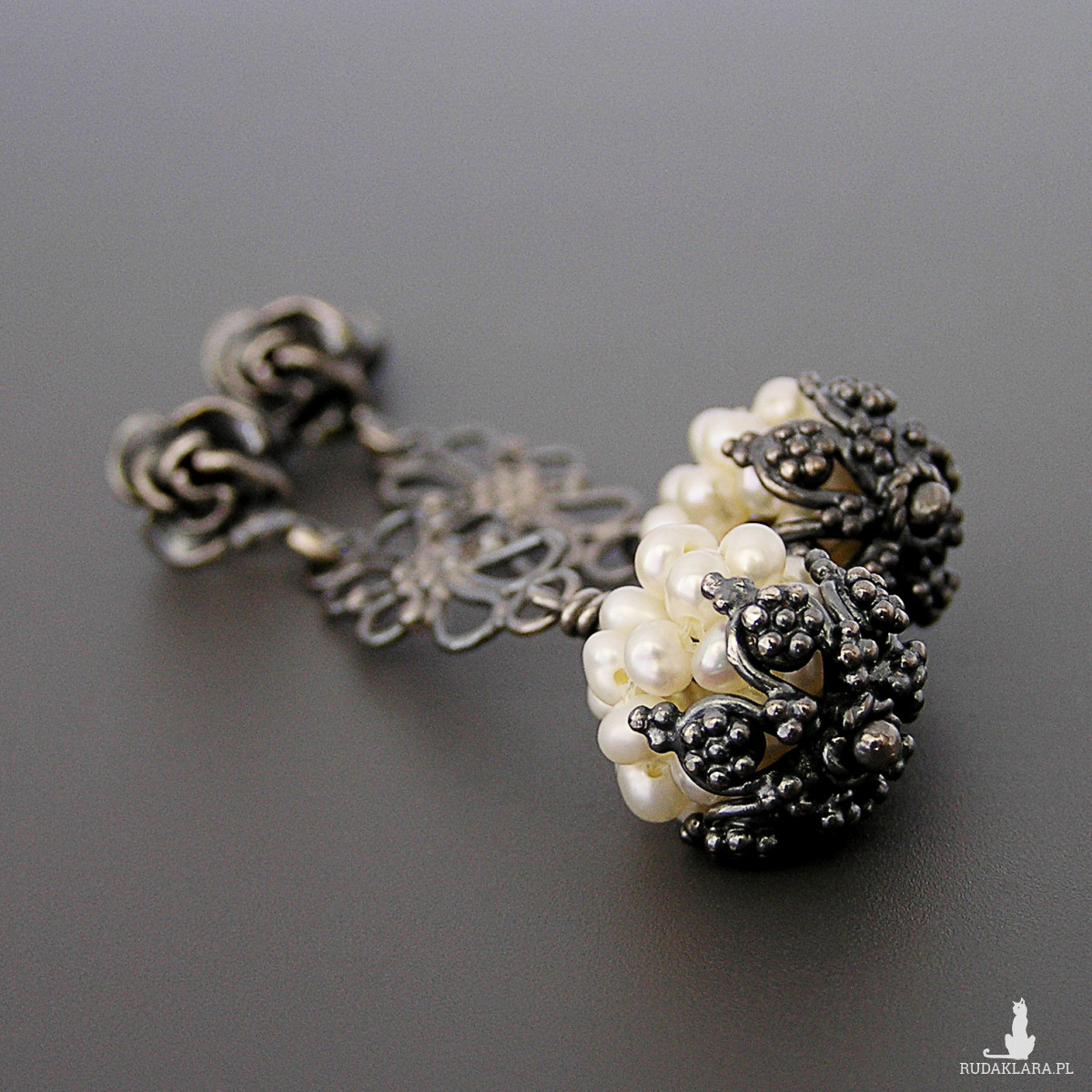 Anna Karenina – kolczyki z perłowymi jeżynami, srebro