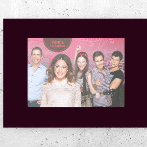 fajne plakaty do domu, filmowe plakaty A4, plakat Violetta, Violetta plakat A4, plakat z aktorami z serialu Violetta, plakat dla nastolatki, plakat z filmu Violetta, A4 plakaty na ścianę