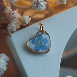 Złota zawieszka złoty wisiorek naszyjnik żywica z żywicy kwiaty z kwiatami suszone prawdziwe kwiaty delikatna niezapominajki niezapominajkami niezapominajka