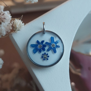 Srebrna okrągła zawieszka srebrny wisiorek kwiat naszyjnik żywica z żywicy suszone kwiaty z kwiatami naturalne żywe niezapominajki niezapominajka niezapominajkami naturalny prezent