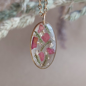 Złota zawieszka złoty wisiorek naszyjnik żywica z żywicy kwiaty z kwiatami jajowata retro róża z różą płatki róż czerwona zielona naturalna