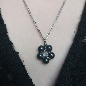 Pentagram z Hematytem