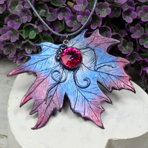 Duży wisior liść klonu - różowy kryształ