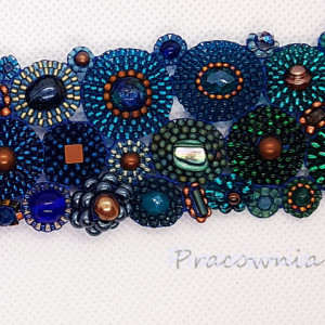 koralikowa łąka kobaltowy granat-szmaragdowa zieleń