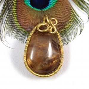 Kwarc z rutylemm, Mosiężny wisiorek z kwarcem, ręcznie wykonany, prezent dla niej, prezent dla mamy, prezent urodzinowy