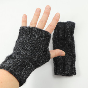 Rękawiczki bez palców mitenki na drutach dziergane czarny melanż