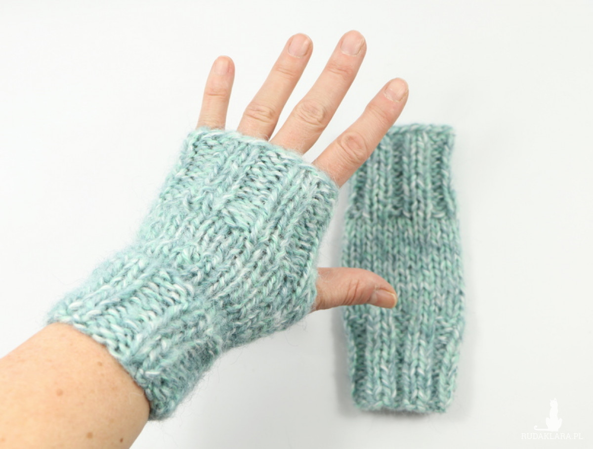 Rękawiczki bez palców mitenki na drutach dziergane miętowy melanż