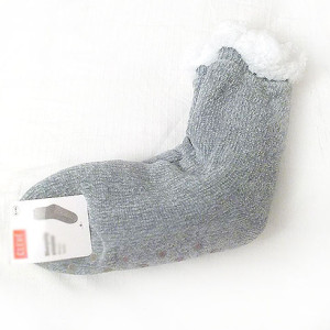 nowe kapcie antypoślizgowe, szare kapcie l-xl, ciepłe kapcie skarpety domowe, szare skarpety papucie, fajne kapcie do domu, domowe skarpety zimowe