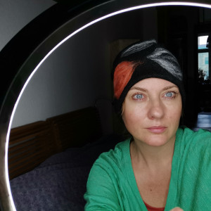 Czapka wełniana filcowana  zimowa handmade w kwiaty