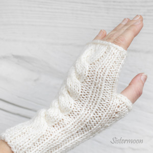 Krótkie białe mitenki