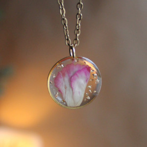 Złota zawieszka złoty wisiorek różowy kwiat naszyjnik żywica z żywicy suszone kwiaty z kwiatami naturalne żywe retro wisior goździk róż kobiecy delikatny