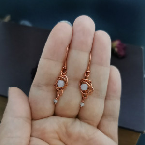 Miedziane kolczyki z kwarcem różowym