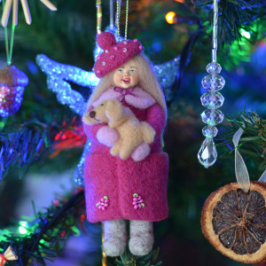 Zabawka świąteczna - Dziewczynka ze szczeniakiem