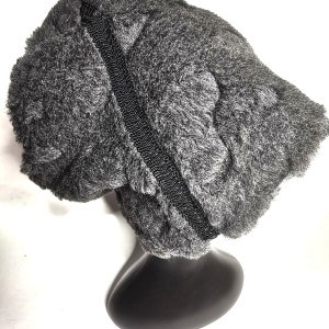 Futrzana szara czapka ze wstawka koronki