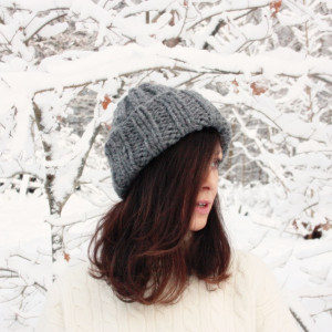 Szara czapka z peruwiańskiej wełny alpaka