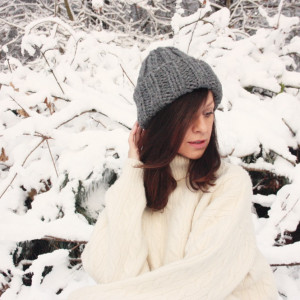 Szara czapka z peruwiańskiej wełny alpaka