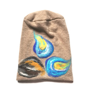 Czapka wełniana filcowana  zimowa handmade w kwiaty