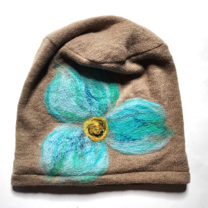 Czapka wełniana filcowana  zimowa handmade w kwiaty