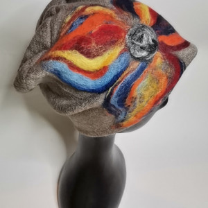 Czapka wełniana filcowana  zimowa handmade w kwiaty