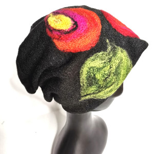 Czapka wełniana filcowana  zimowa handmade w kwiaty