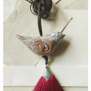 Wisior ptaszek z pióropuszem