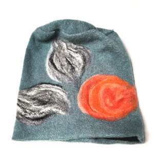 Czapka wełniana filcowana  zimowa handmade w kwiaty