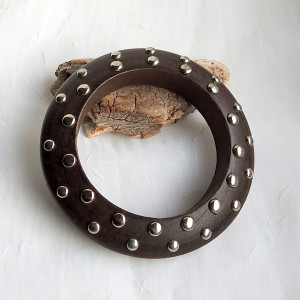 Bransoleta drewniana sztywna wsuwana