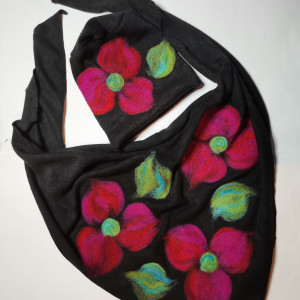 komplet wełniany czarny wełna merynosy kwiaty