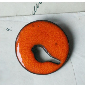 Broszka ażurowy ptaszek oranżowa