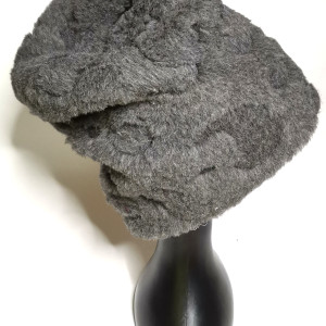 Futrzana szara czapka