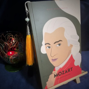 Metalowa zakładka do książki z  żółtym chwostem